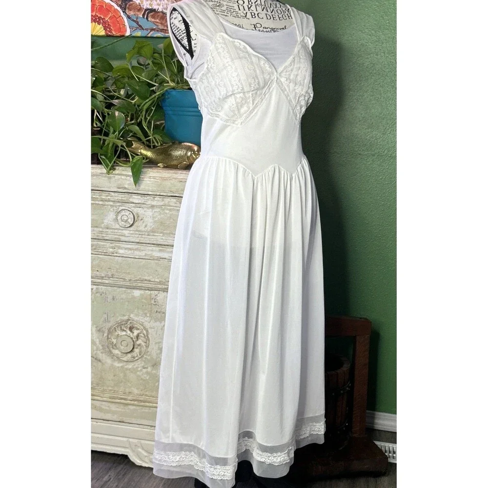 Vintage Luxite by Kayser White Nylon Lace Nightgown Slip Sz 32 Gathered Waist